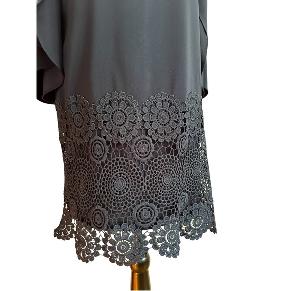 Tahari Navy Blue Shift Dress With A Lace Flower Hem & Split Bell Sleeve Size 4 - Picture 6 of 11